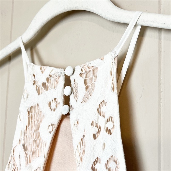 Lulus NWT Steal A Kiss White Lace Dress Medium mini halter fitted open back‎ - Picture 7 of 12